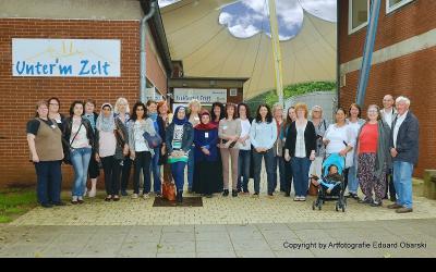 Die Bewohner/innen-Gruppe im Portrait, festgehalten vom Seeviertel-Fotografen Eduard Obarski