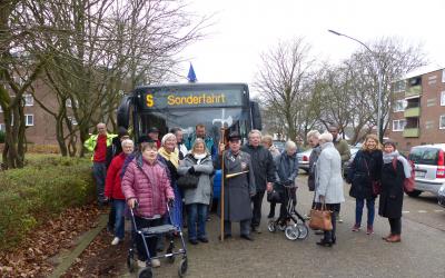 Vor dem Nachtwächter-Sonderfahrtbus durch Delmenhorst